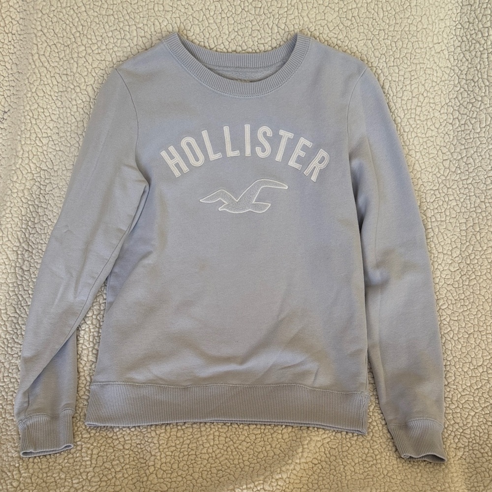 ⭐️Hollister Soft Blue Crewneck - LIKE NEW condition- Size XS
